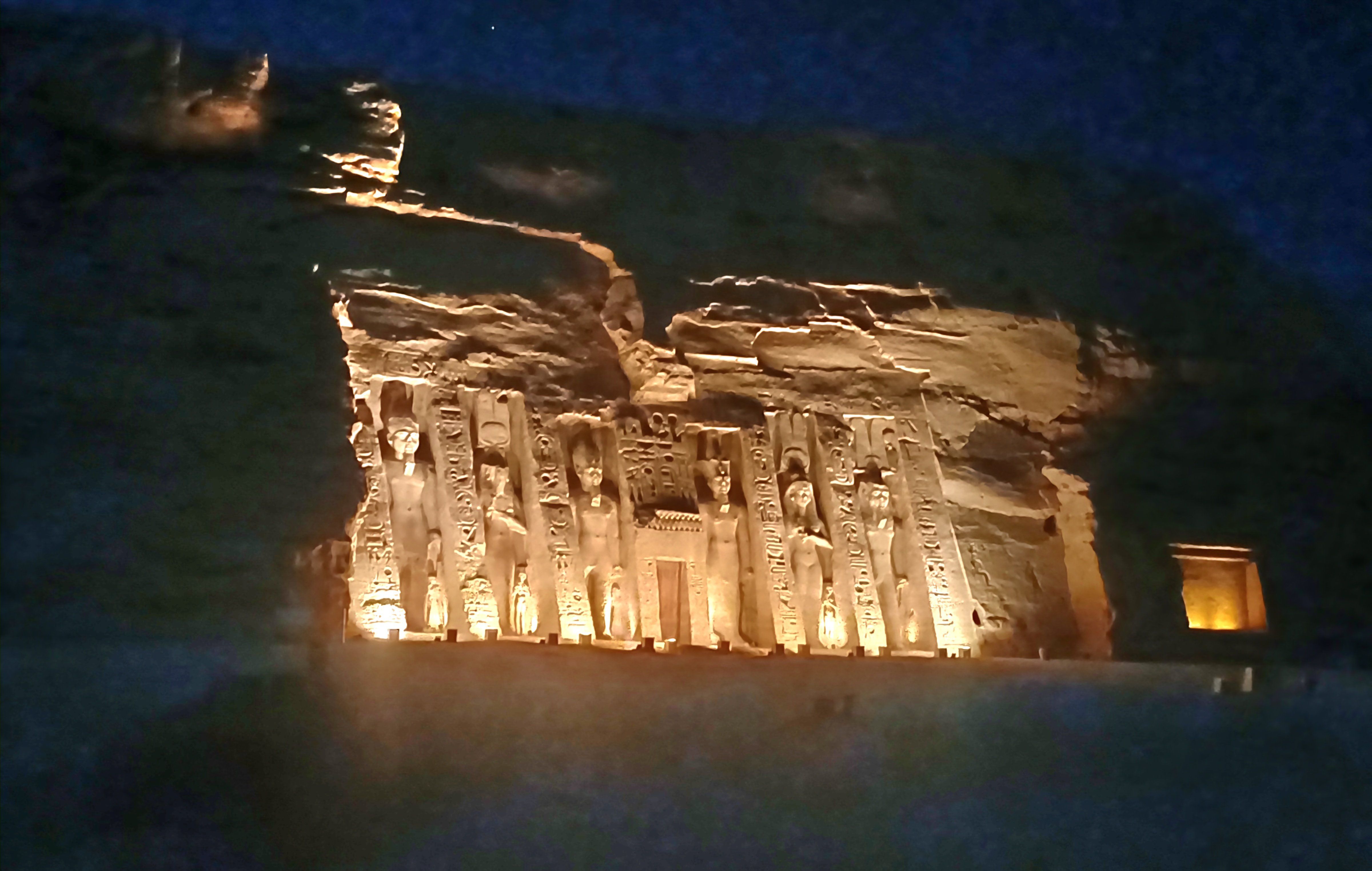 المعبد الصغير لنفرتاري