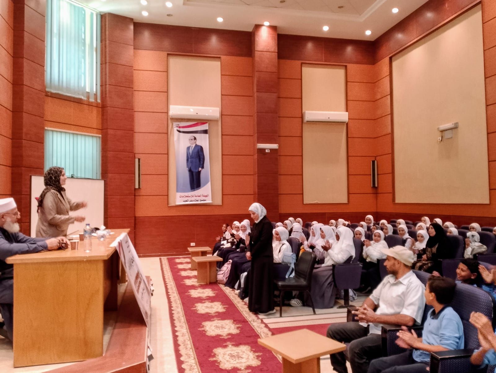 لقاء تحاوري بين الطلبة بمجمع إعلام بئر العبد لقاء تحاوري بين الطلبة بمجمع إعلام بئر العبد