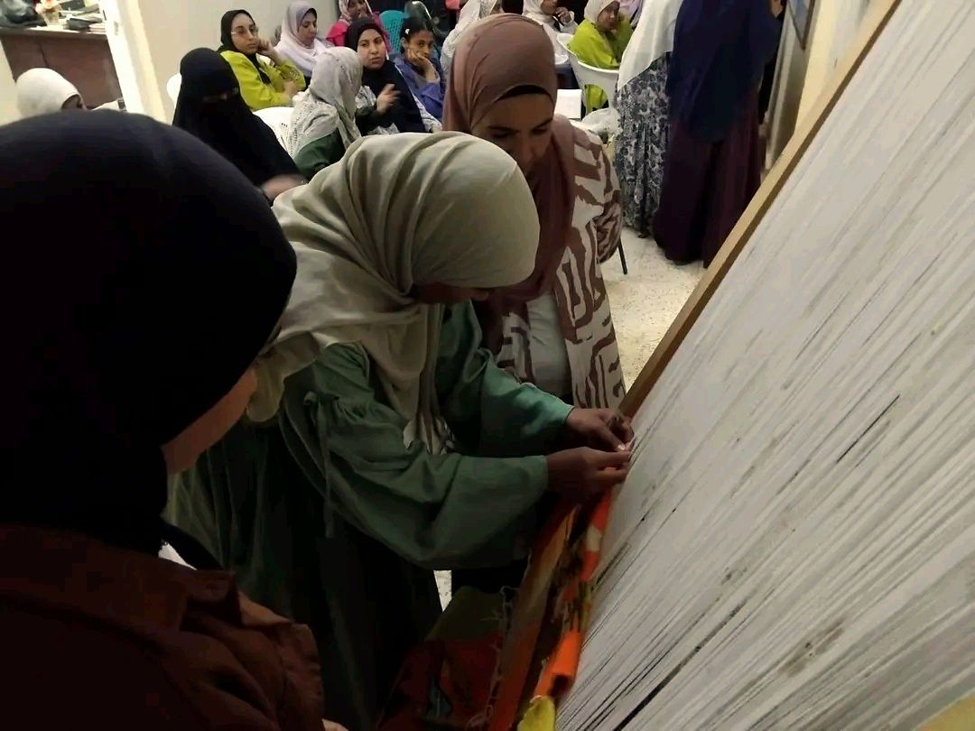 ورش عمل لتدريب السيدات على حرفة السجاد اليدوي ورش عمل لتدريب السيدات على حرفة السجاد اليدوي