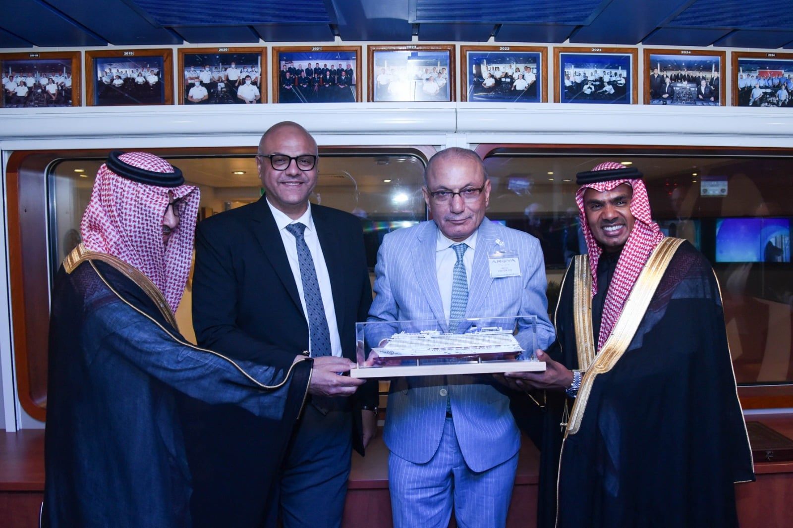 محافظ الإسكندرية يشارك في تدشين مسار سياحي جديد لسفينة «أرويا كروز» من ميناء الإسكندرية (2) محافظ الإسكندرية يشارك في تدشين مسار سياحي جديد لسفينة «أرويا كروز» من ميناء الإسكندرية (2)