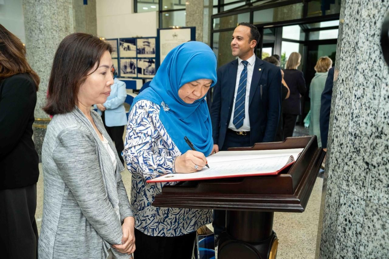 زوجات الدبلوماسيين الأجانب في ضيافة مصر للطيران (3) زوجات الدبلوماسيين الأجانب في ضيافة مصر للطيران (3)