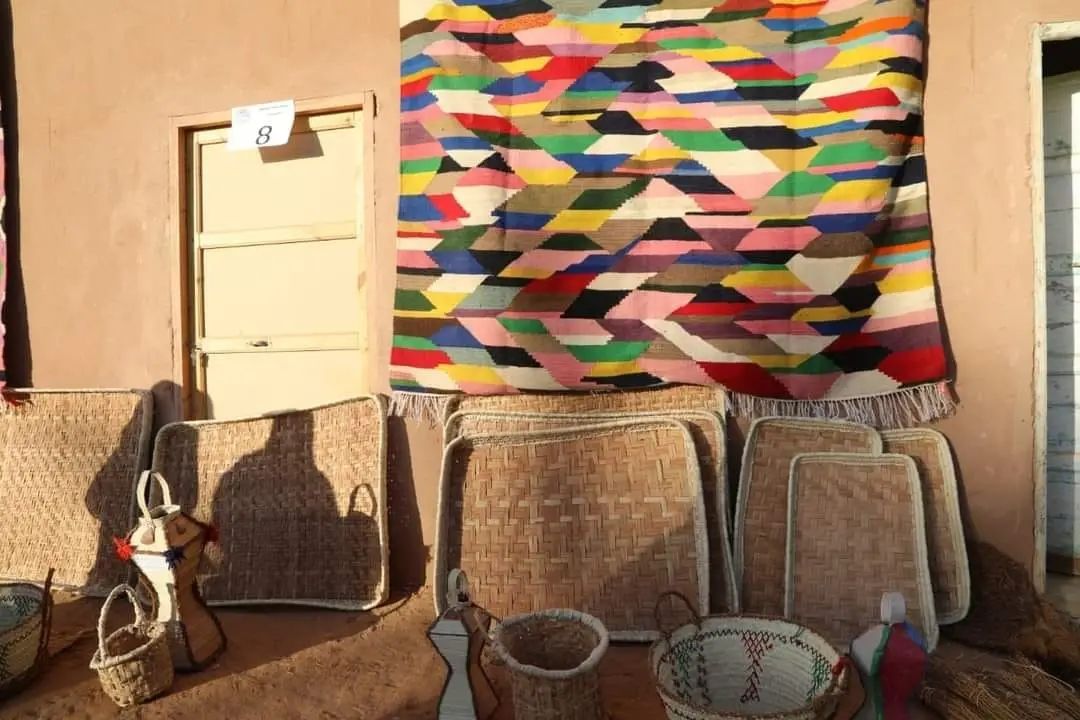 لوحات فنية مرسومة يدويا على السجاد لوحات فنية مرسومة يدويا على السجاد