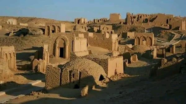 جانب من تصميم المقابر على نظام الاقبية