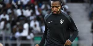 حازم إمام يكشف سبب استمرار شيكو بانزا مع الزمالك رغم تذبذب مستواه