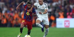 كلاسيكو إسبانيا بين برشلونة وريال مدريد في الجولة العاشرة