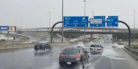 "الأرصاد": أمطار على العاصمة المقدسة والجموم