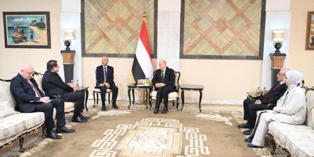 العليمي يطالب بتحرك دولي حاسم لتصنيف الحوثيين منظمة إرهابية عالمياً، ويؤكد استمرار «فجر اليمن» حتى تحرير كامل الأراضي اليمنية