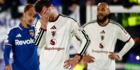 زلزال إيطالي يهز مانشستر يونايتد.. كومو يُذلّ الشياطين الحمر برباعية تاريخية