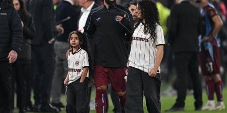 محمد صلاح يحتفل بفوز طرابزون سبور على هارتس في دوري المؤتمر الأوروبي