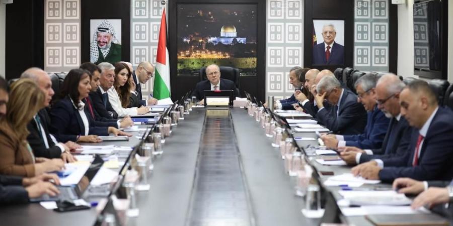الحكومة: جهود متواصلة لتأمين صرف دفعة من رواتب الموظفين الأسبوع القادم