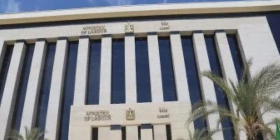 وزارة العمل تعلن عن 1095 فرصة عمل برواتب تصل لـ20 ألف جنيه