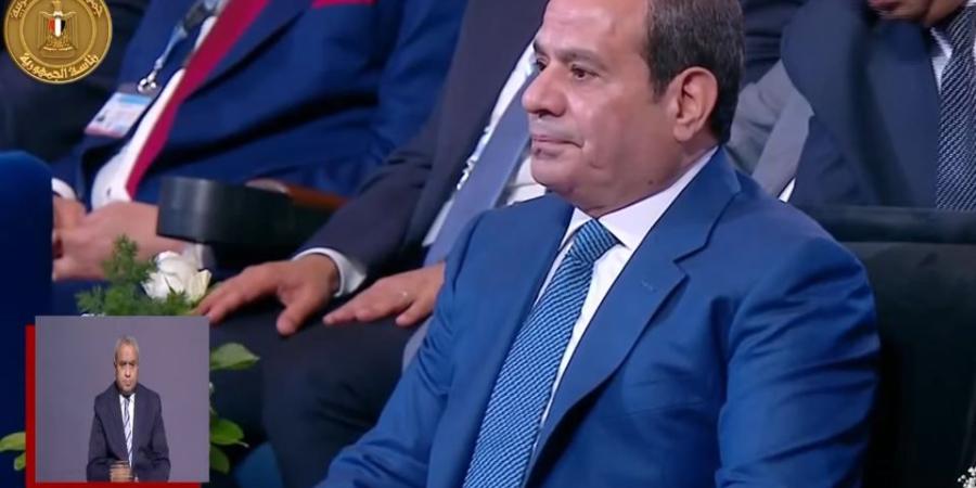السيسي يوجه وزارتي الدفاع والداخلية بمبادرات للتواصل مع المواطنين ويؤكد أهمية عدم الفصل بين الشعب ومؤسسات الدولة
