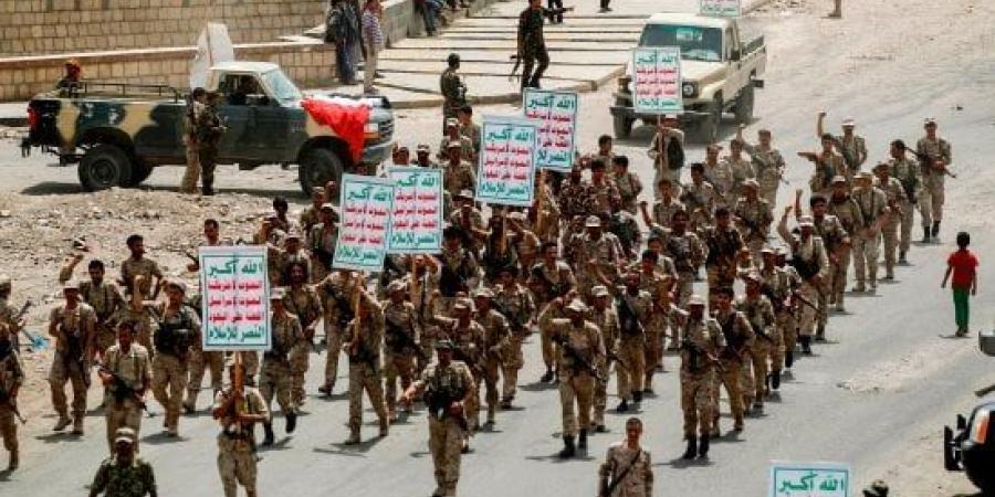 اليمن يجمد أصول 135 فرداً وكياناً وسفينة لارتباطها بالحوثيين
