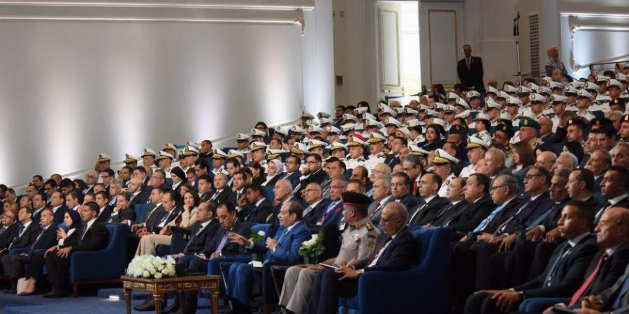 فخامة الرئيس السيسي: مصر لا تتآمر ولا تتعامل مع الميليشيات وتحافظ على علاقات متوازنة مع الجميع