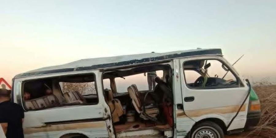 إصابات في انقلاب ميكروباص بطريق أبو سمبل قرب مطار أسوان