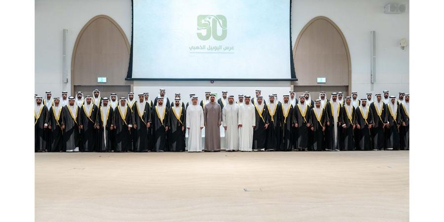 ذياب بن محمد بن زايد يشهد عرساً جماعياً لـ120 عريساً من جهاز أمن الدولة