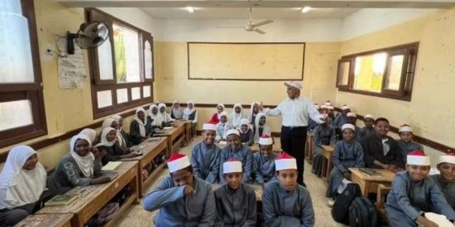 الأزهر الشريف ينشر صورًا لطلاب معهد المالكي الابتدائي في نصر النوبة بأسوان :اليوم السابع