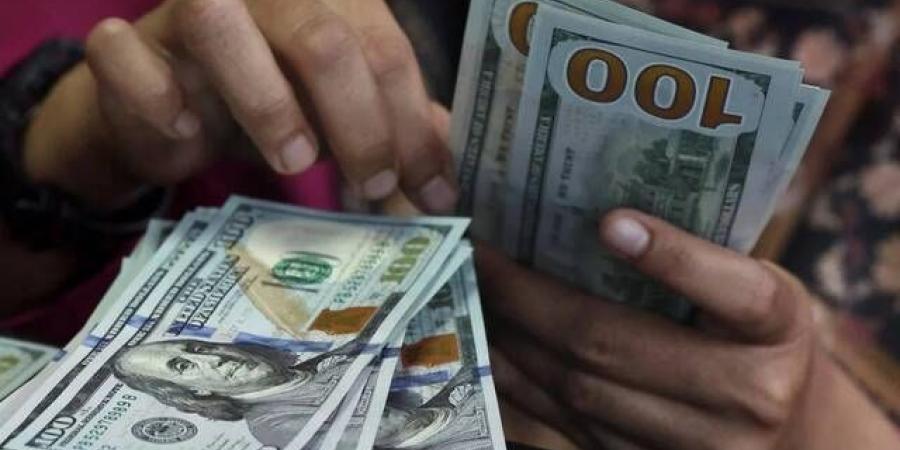 الدولار يتماسك مع استمرار التوترات بالشرق الأوسط وارتفاع النفط