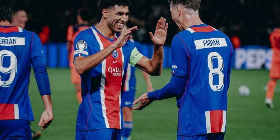 حكيمي يحصل على تقييمات مرتفعة بعد فوز باريس على برشلونة
