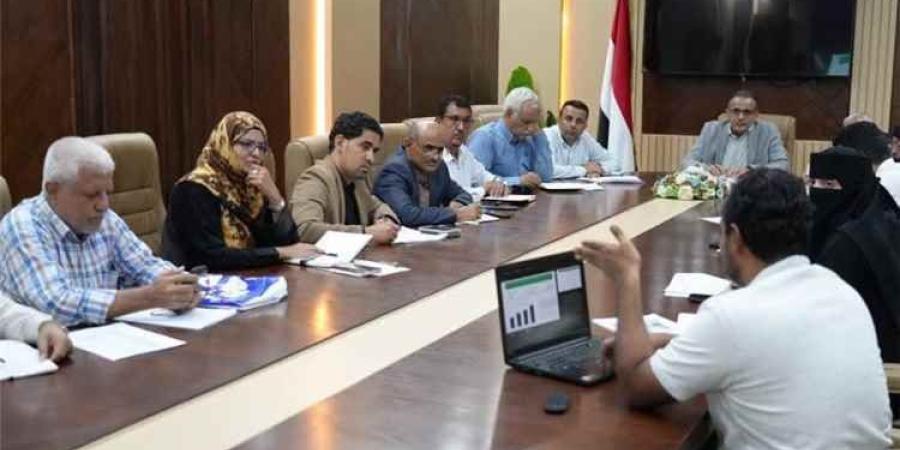 وزير الصحة اليمني يرأس اجتماع لجنة الطوارئ الصحية في عدن