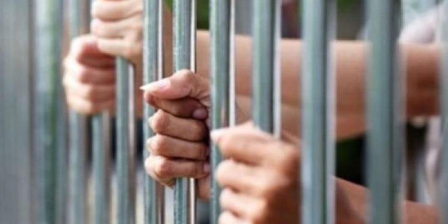 حبس أم وعشيقها 4 أيام بتهمة تعذيب وقتل طفلها في البحيرة
