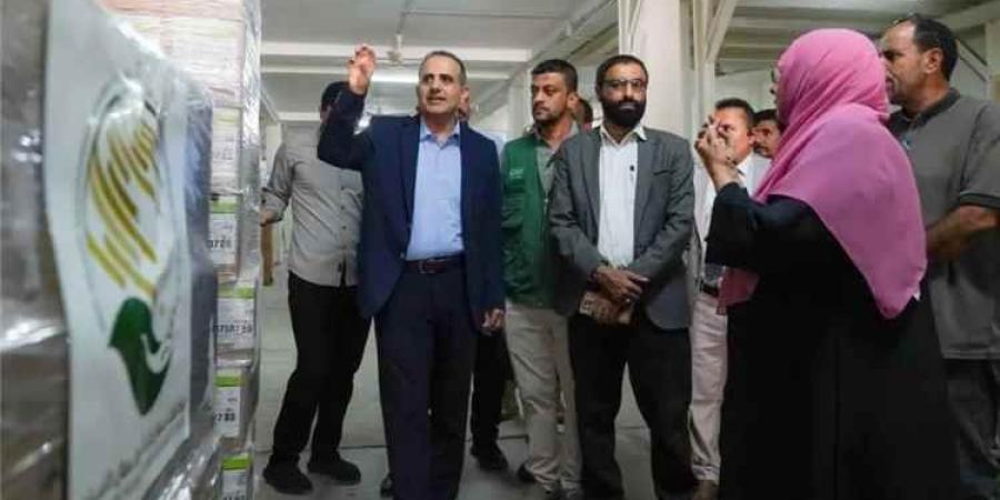 الصحة اليمنية تتسلم شحنة أدوية مقدمة من السعودية لتعزيز الاستجابة للطوارئ