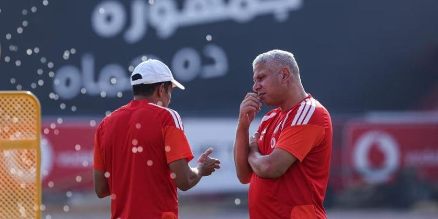 وائل جمعة يُحذر لاعبي الأهلي من التهاون ويُجمد مستحقاتهم