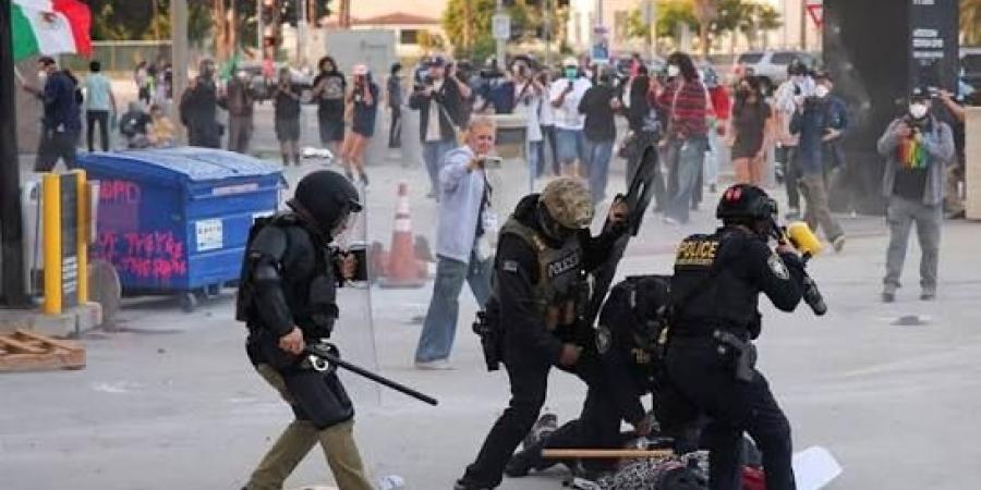 موظفو الحكومة في ولاية كاليفورنيا الأمريكية ينظمون إضرابا لمدة يوم