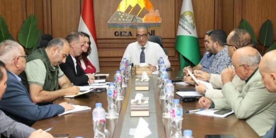 محافظ الجيزة يبحث حلول إنهاء تعارضات المرافق مع مشروعات الرصف بحدائق الأهرام :اليوم السابع