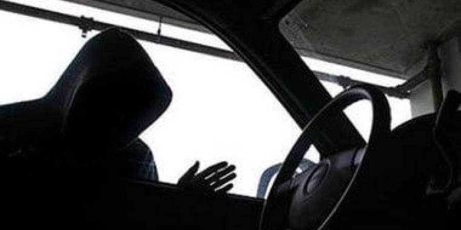 عاطل يعترف بسرقة بطاريات بعد كسر الزجاج السيارات فى مصر الجديدة :اليوم السابع