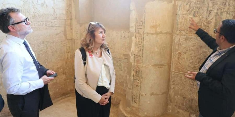سفير كندا يزور منطقة آثار تونا الجبل بملوى ويشيد بالحضارة المصرية القديمة