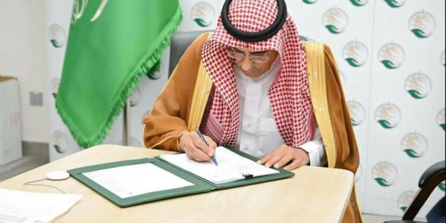 مركز الملك سلمان للإغاثة يوقّع برنامجين لتأمين المياه والإصحاح البيئي للنازحين في تعز ولحج باليمن