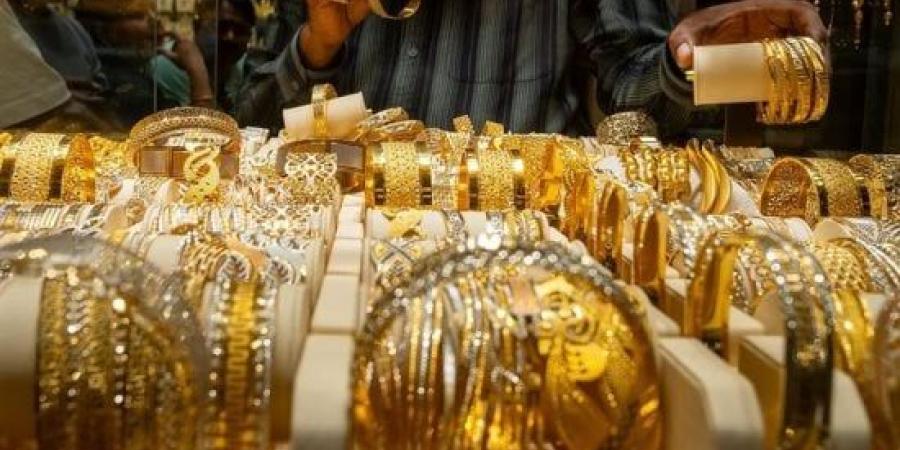 الذهب يثبت عند 6300 جنيه وسط ارتفاع الدولار والنفط