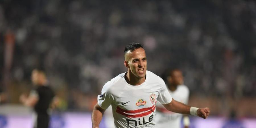 رغم الإيقاف وعقوبة النادي.. ناصر منسي يؤازر لاعبي الزمالك من المدرجات