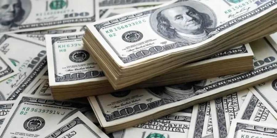 الدولار يواصل الارتفاع ويقفز 35 قرشا بعد ساعة من بداية التعاملات
