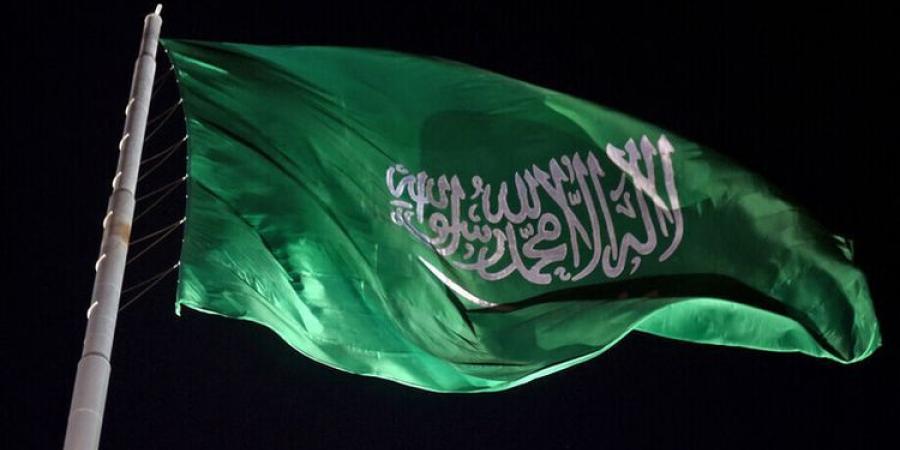 الدفاع المدني السعودي: إصابة شخصين جراء سقوط شظايا صاروخين باليستيين أطلقهما الحوثي