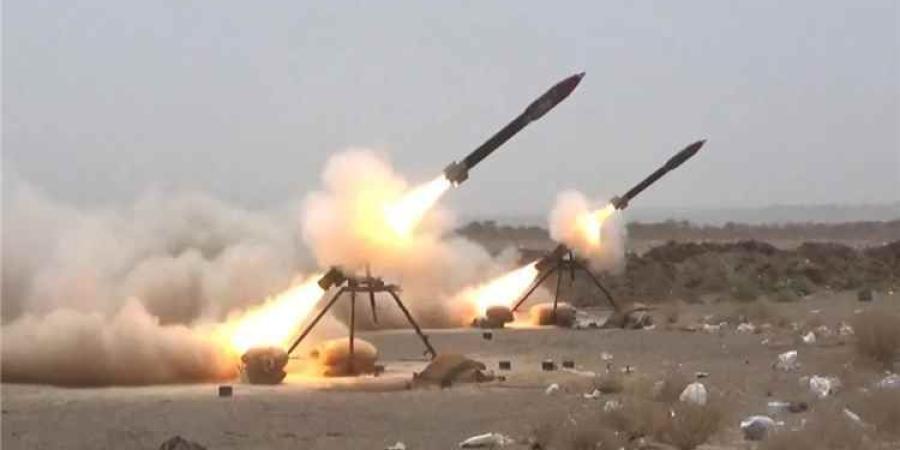 مليشيا الحوثي تنصب مدافع ثقيلة وقواعد صاروخية جوار قلعة تاريخية جنوبي تعز